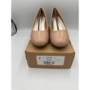 Journee Collection Nude Women's low pump block Heel Size 7